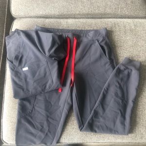 Figs Charcoal Scrubs